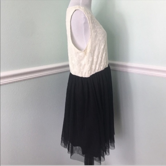 🌲🎁 Cream and black lace dress party dress - Picture 3 of 5